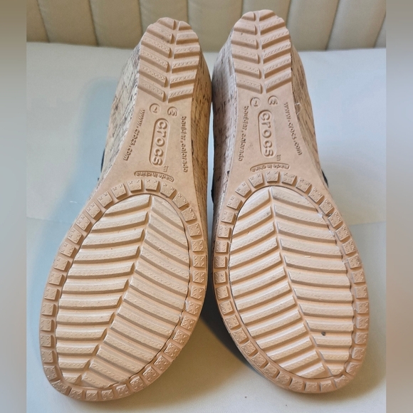CROCS A-Leigh Womens Size 7 Black Wedge Cork Heel Slip On Strappy Sandals - Picture 6 of 10